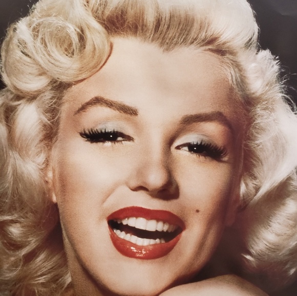 Meet your Posher, Carolyn - Picture 1 of 1